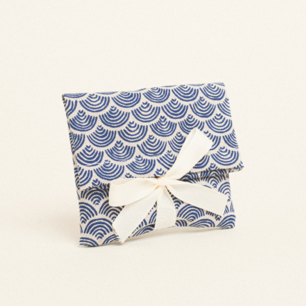 Beauty Home ΠΟΥΓΚΙ ΜΕ ΚΟΡΔΕΛΑ 12 x 17 cm ΜΙΝΙ ΜΠΛΕ ΚΥΜΑΤΑ